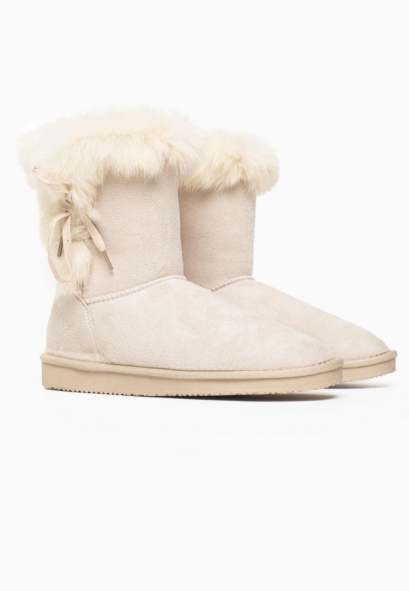Deux bottines Mi-mollet Chuckson naturel fourrées en trois-quarts, cols crème longs
