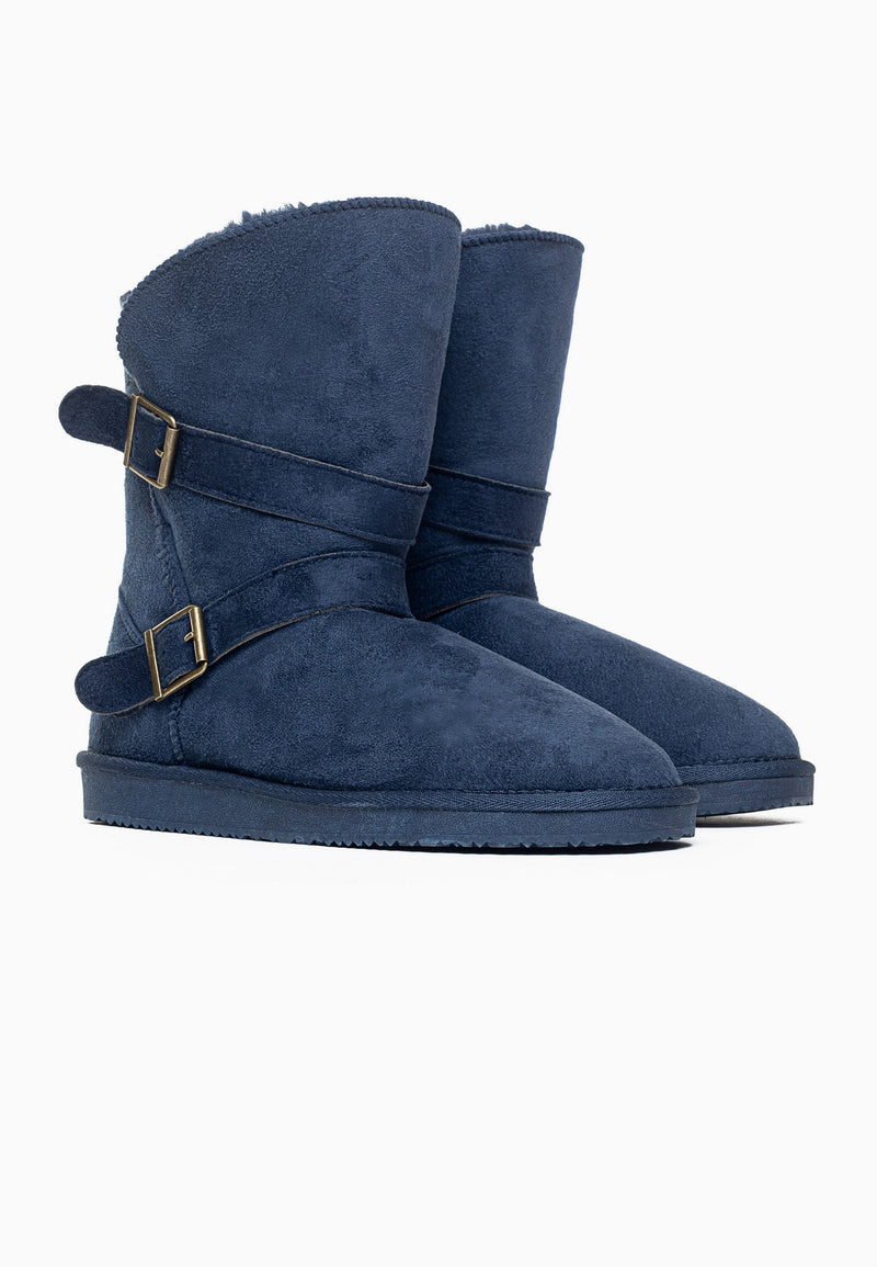Deux bottines fourrées Camphor marine de trois-quarts, boucles laiton et col ouvert