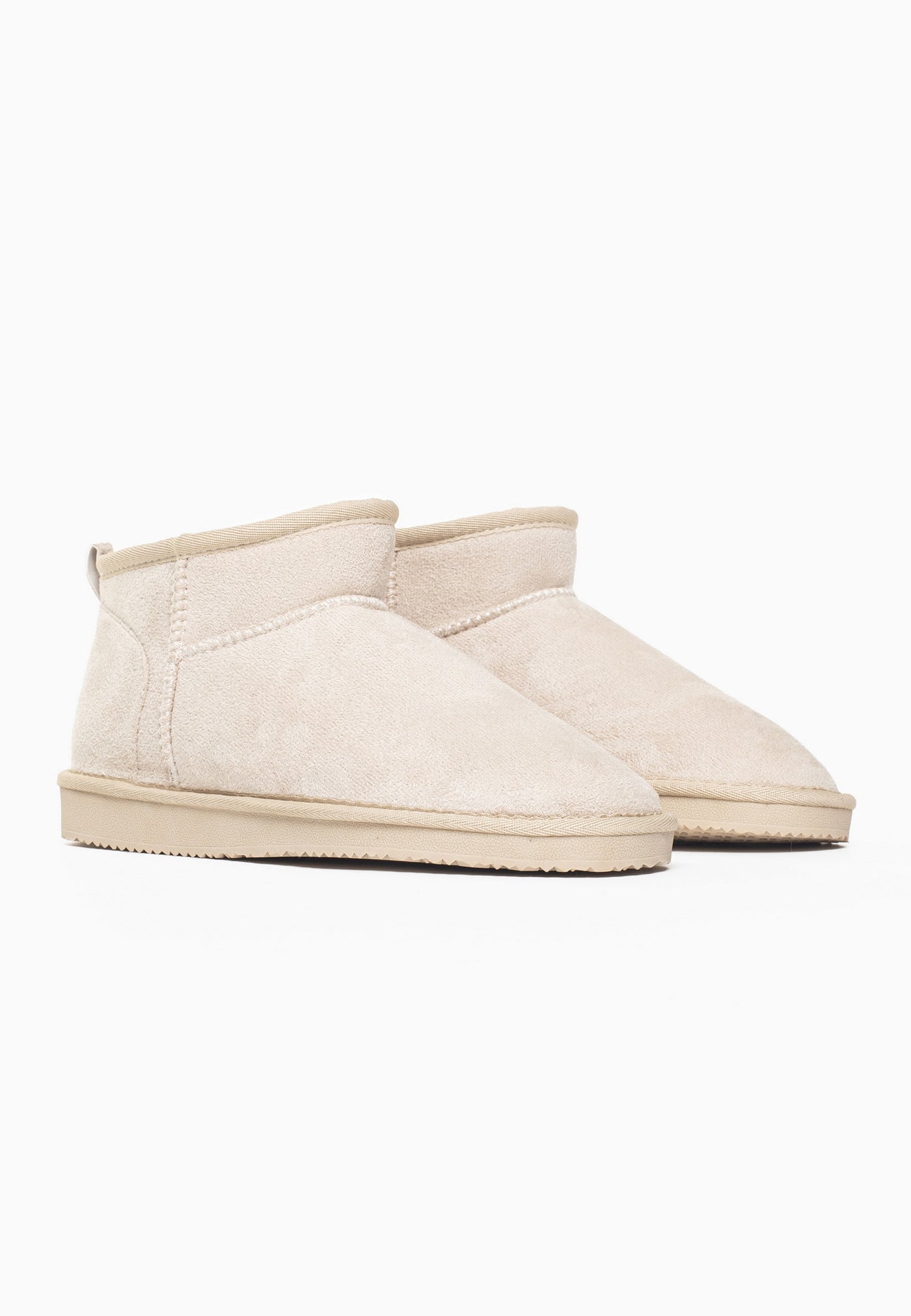 Paire de bottines fourrées basses Milli écru, tige courte et semelle du même ton sable