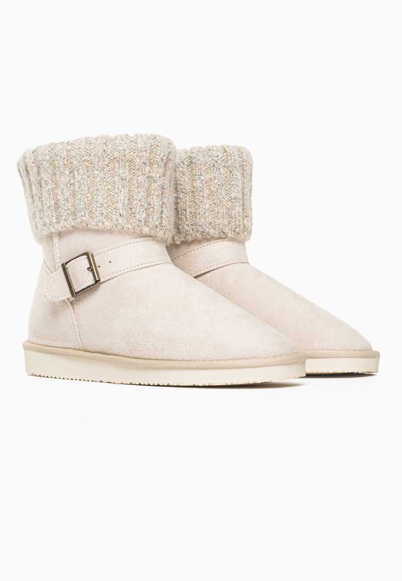 Paire de bottines fourrées Kylie naturel de trois-quarts, boucle laiton sur la bride