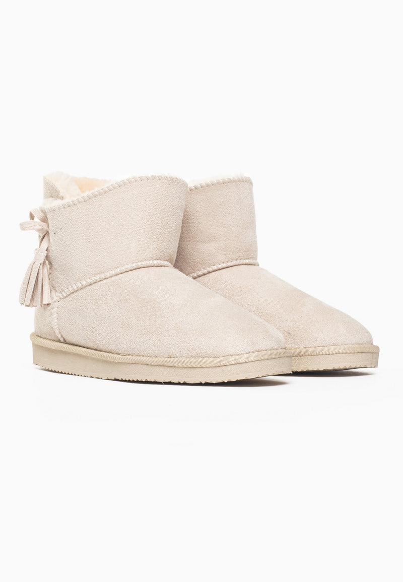 Paire de bottines fourrées Curry naturel de trois-quarts, glands noués sur le côté