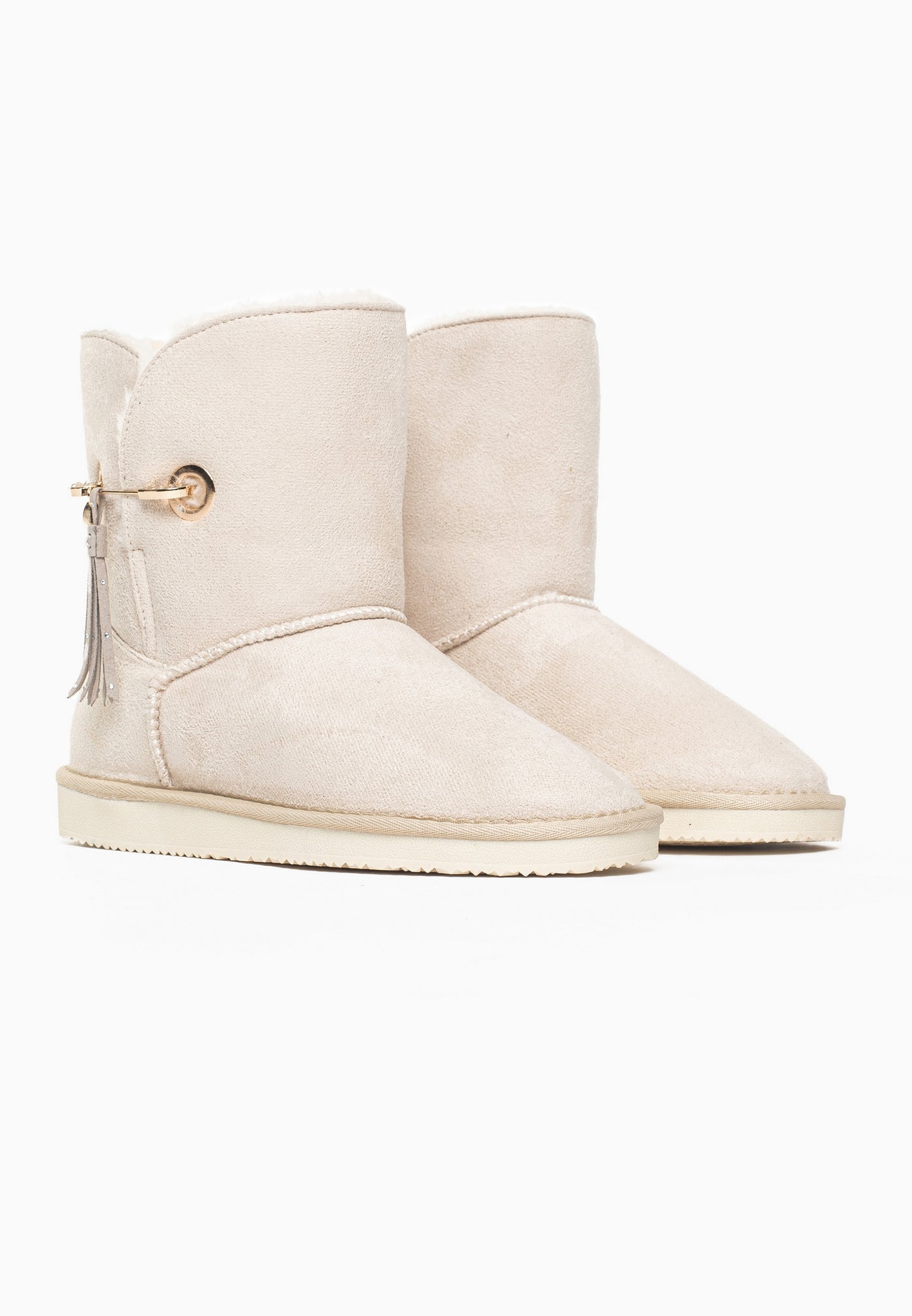 Paire de bottines fourrées Clair naturel de trois-quarts, épingle dorée sur l'œillet