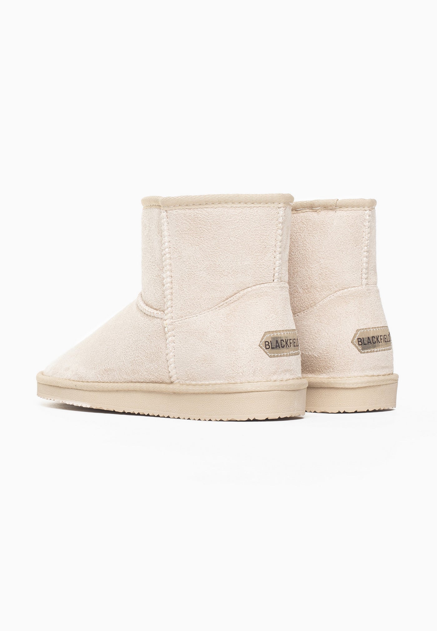 Paire de bottines fourrées Princesse naturel de dos, deux étiquettes Blackfield aux talons