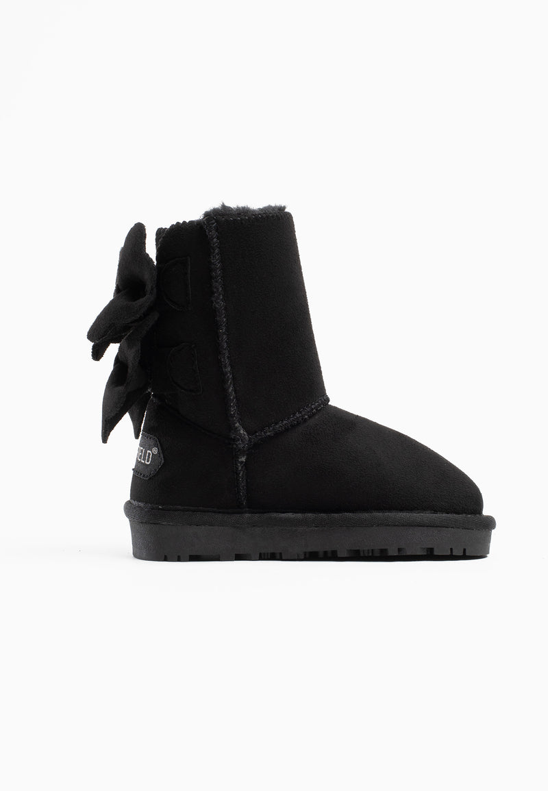 Botte fourrée Belezza noire de profil, étiquette Blackfield blanche cousue au talon