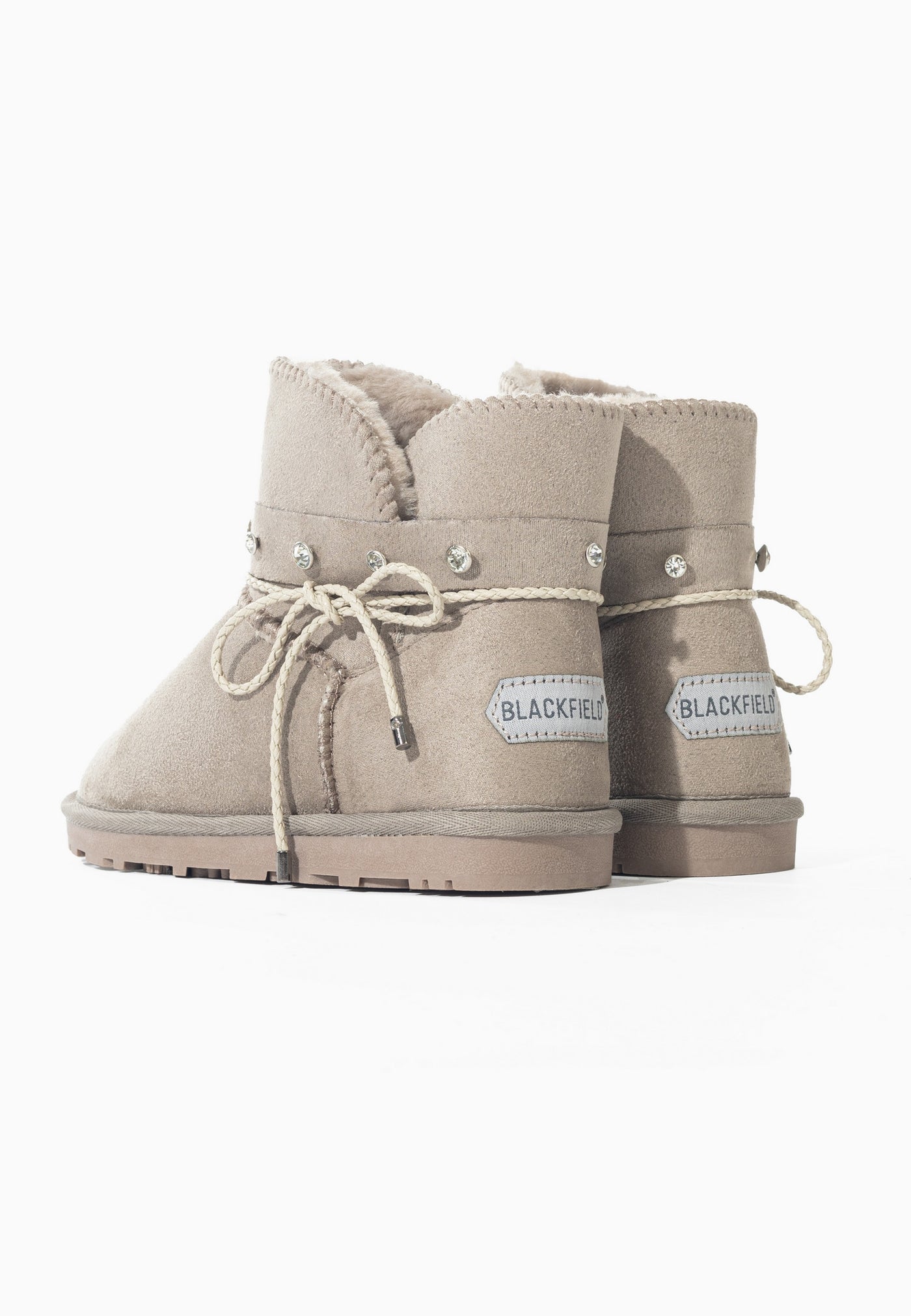 Paire de bottes fourrées Sutton naturel vue de dos, étiquettes Blackfield blanches