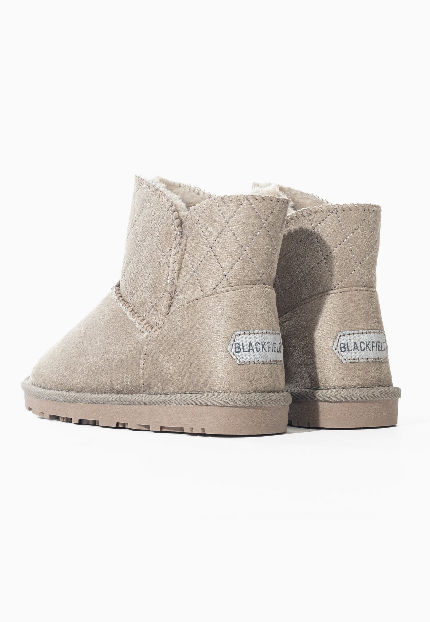 Bottes fourrées Tinke naturel vues de dos, étiquettes BLACKFIELD aux deux talons