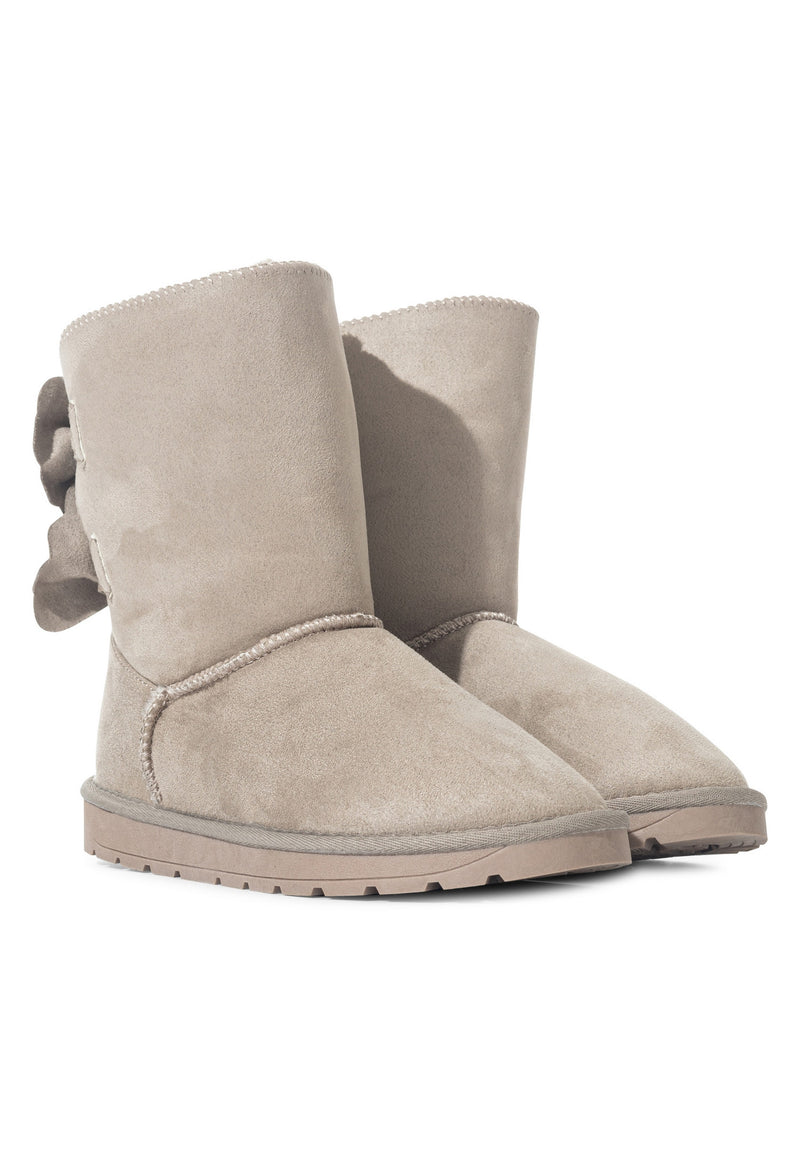 Bottines fourrées Livai naturel vues de trois-quarts, paire posée et nœuds au dos