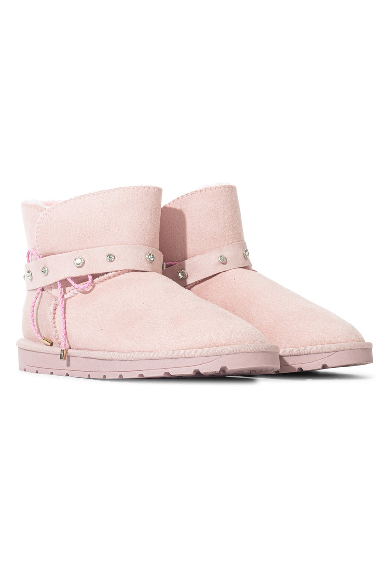 Paire de bottines fourrées Stila rose de trois-quarts, brides à strass et clous