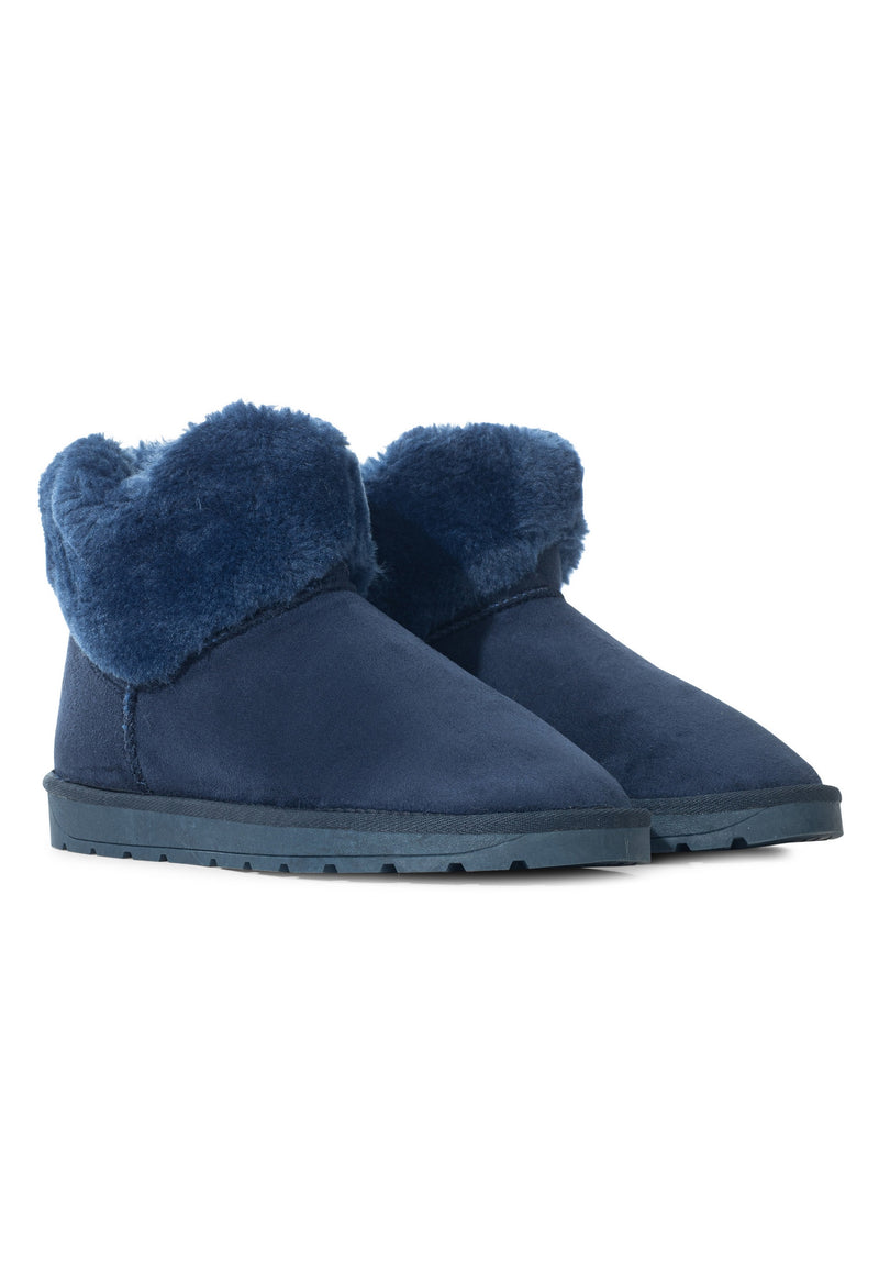 Deux bottines fourrées Olivia marine de trois-quarts, revers repliés et semelles crantées