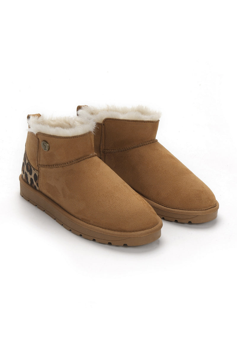Paire de bottines fourrées Edeh camel de trois-quarts, panneau léopard au talon