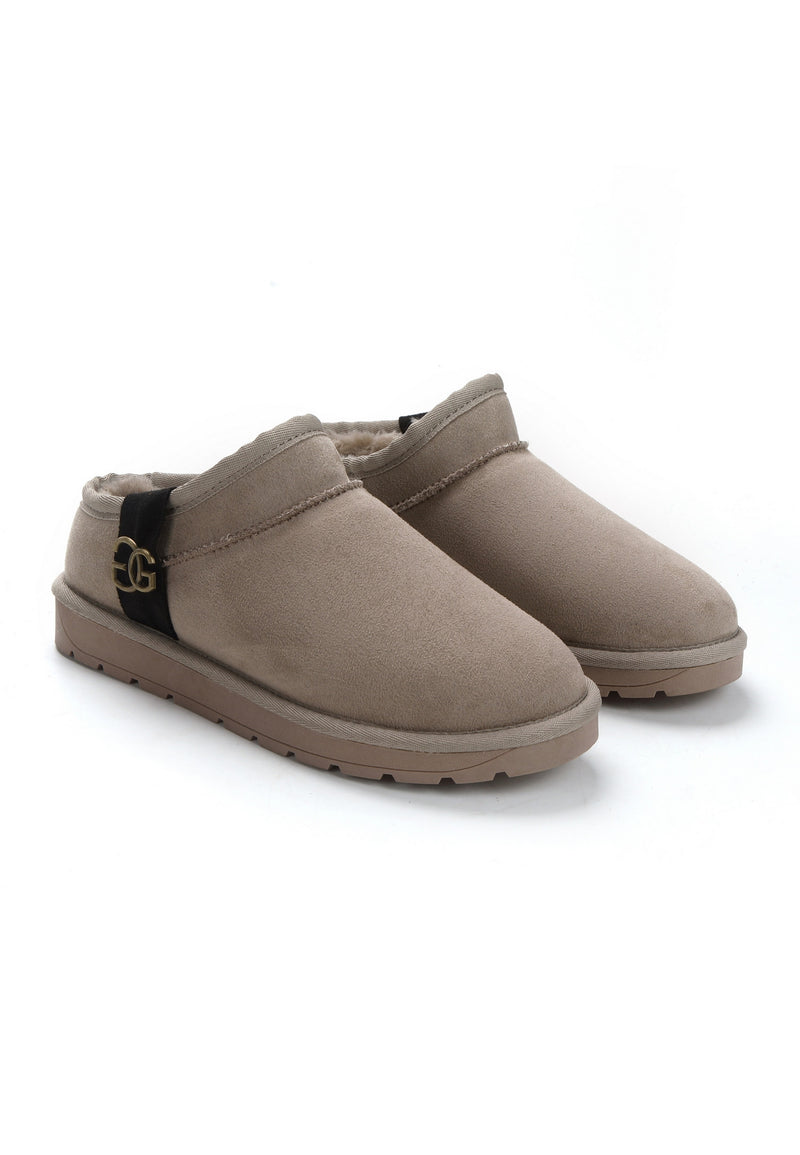 Deux bottines fourrées Mini Edila naturel de trois-quarts, bandes noires au côté