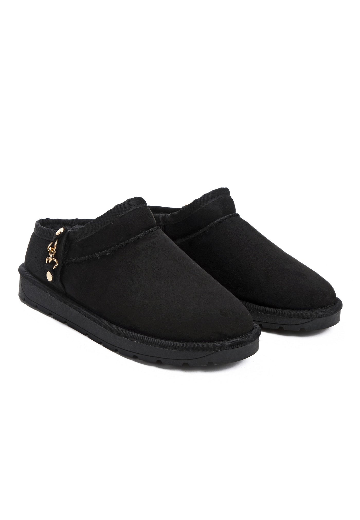 Les deux bottines fourrées Mini Ediala noires de trois-quarts, chaînes dorées visibles