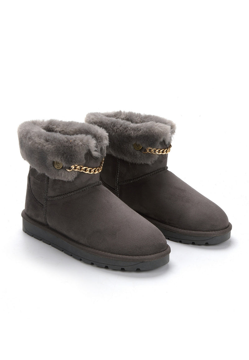 Paire de bottines fourrées Mertude anthracite de trois-quarts, chaîne dorée