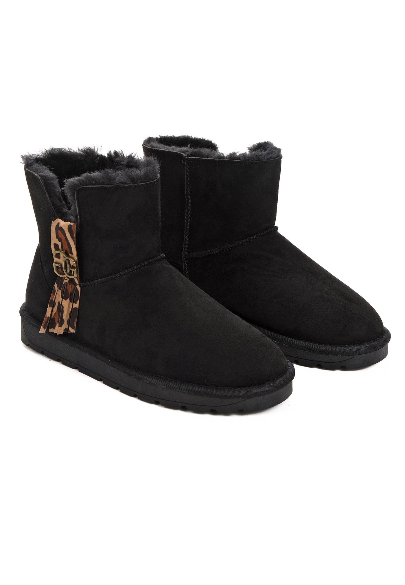 La paire de bottines courtes fourrées Moria noires de trois-quarts, bande tachetée et métal doré