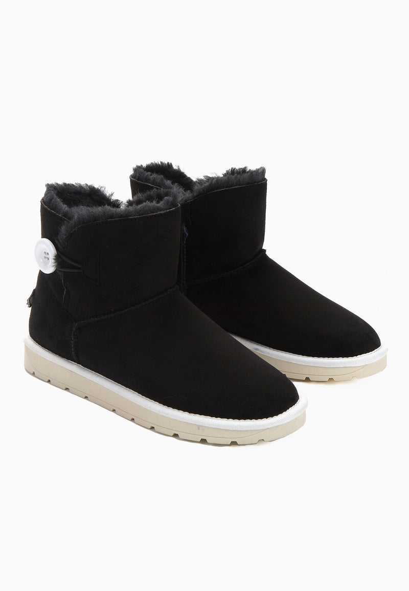 Paire de bottines fourrées Meetika noires de trois-quarts, gros boutons blancs sur les tiges