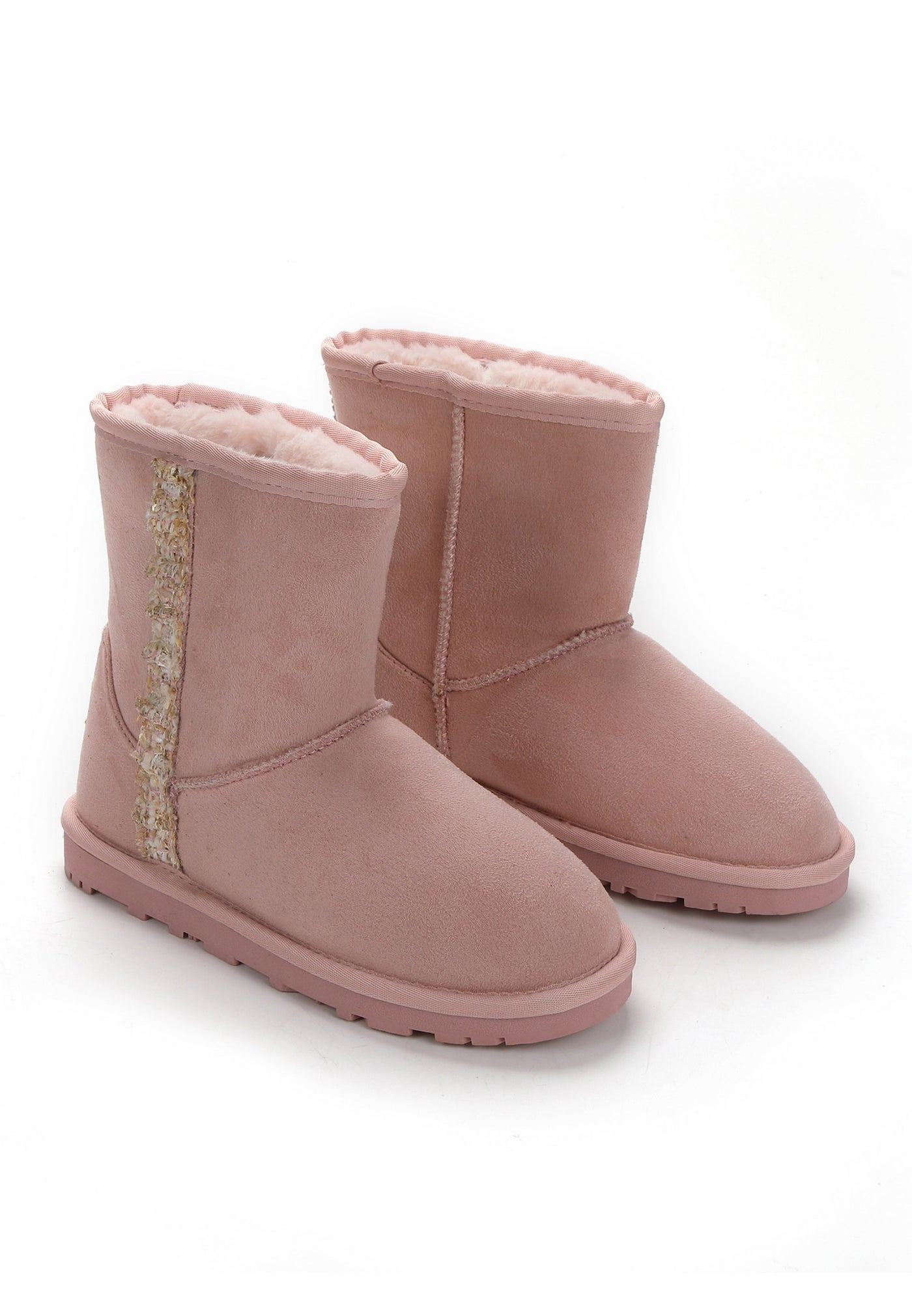 Deux bottines fourrées Rudia rose de trois-quarts, galons de tweed bouclé écru et doré