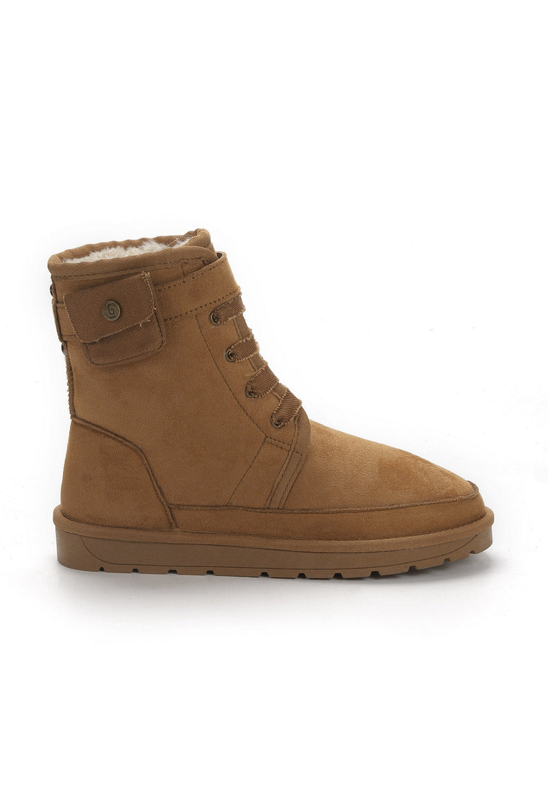 Bottine fourrée Emaan camel de profil, lacets plats et patte à bouton pression