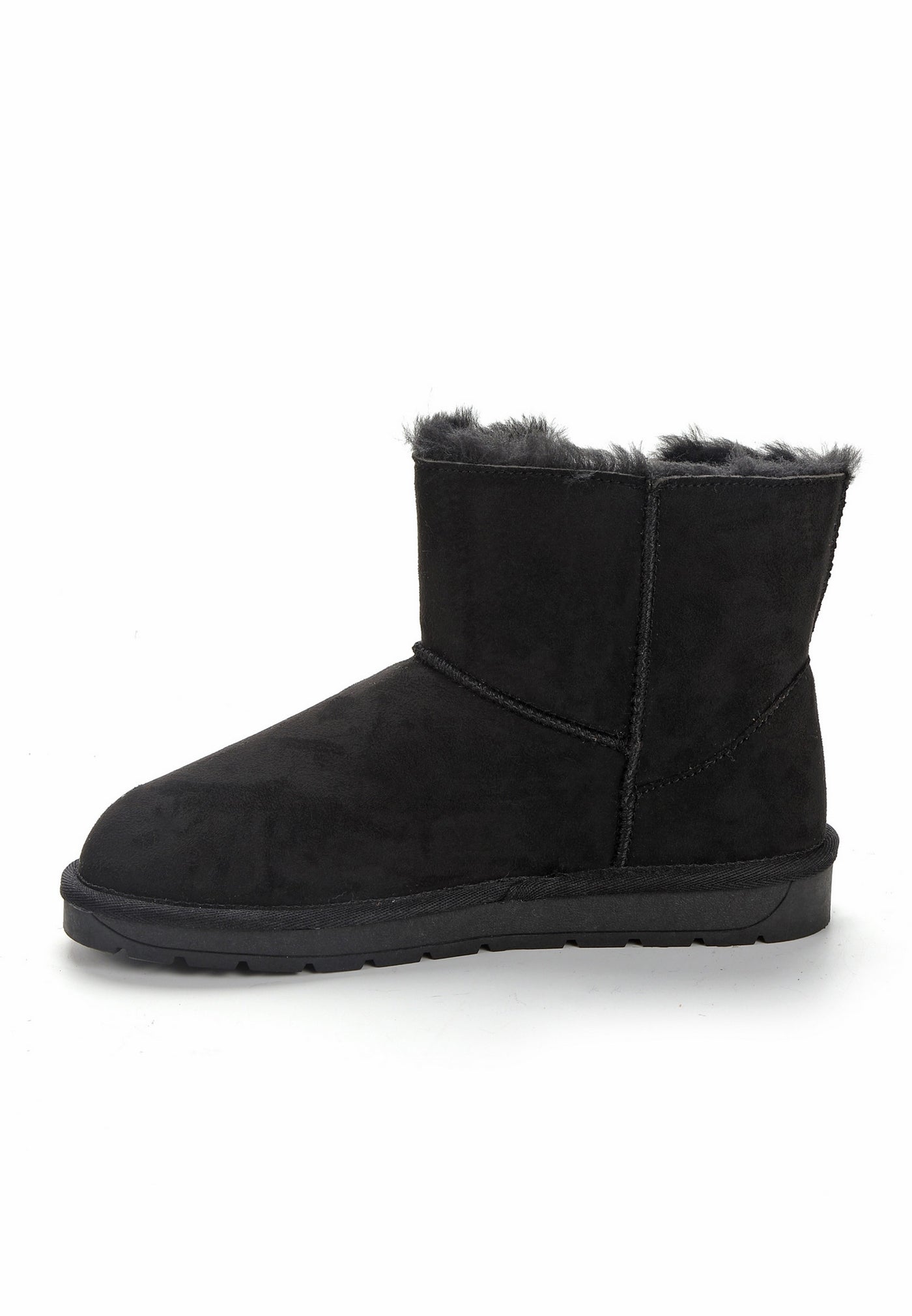 Bottine fourrée Mabia noire de profil sur l'autre côté, microfibre noire mate et lisse