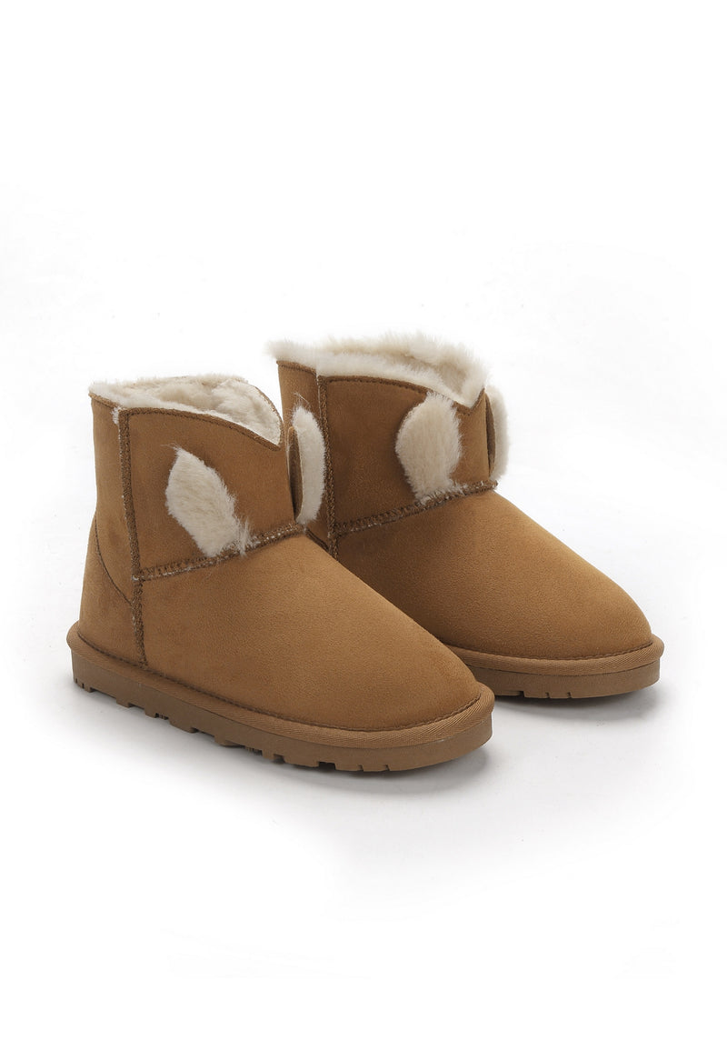 Bottes fourrées enfant Must camel vues de trois-quarts, oreilles de fausse fourrure crème