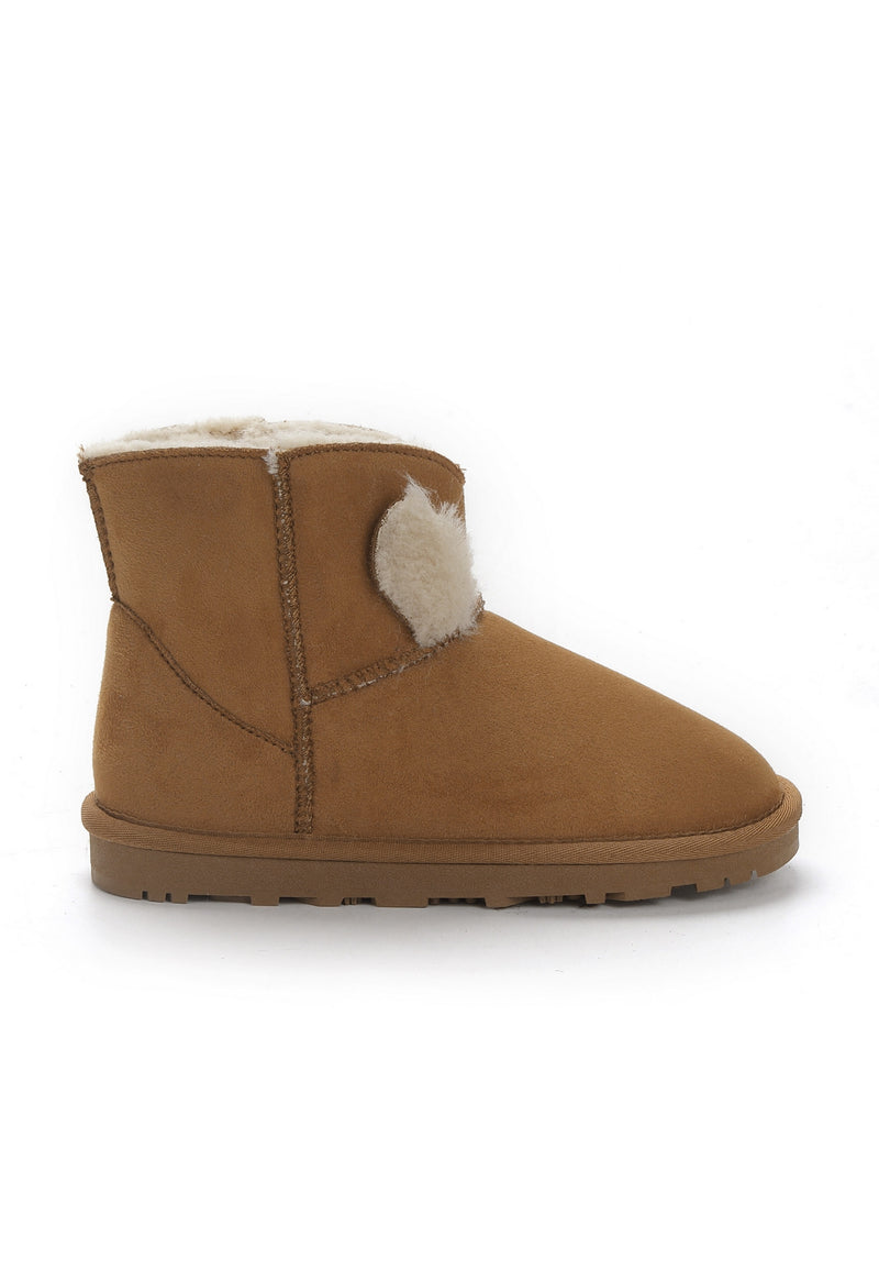 Botte fourrée enfant Must camel de profil, oreille de fausse fourrure sur la tige
