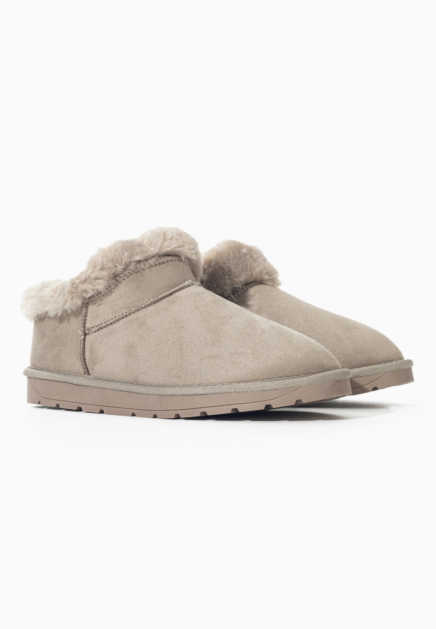 Paire de bottines fourrées Ensha naturel de trois-quarts face, col replié et clair