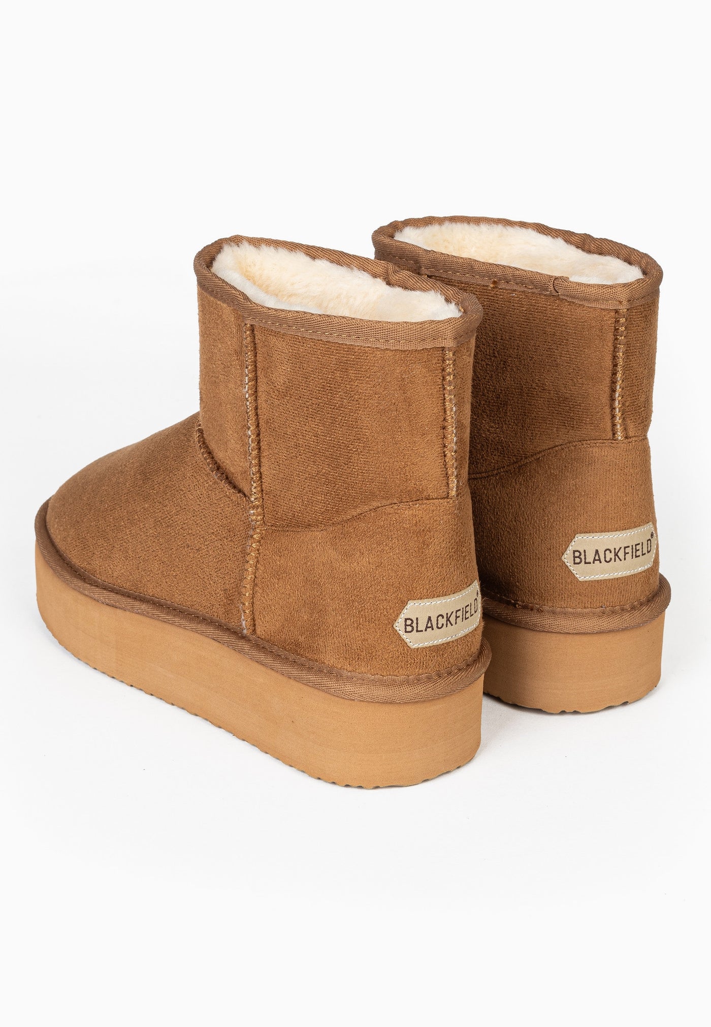 Paire de bottines fourrées Princesse camel de dos, étiquettes Blackfield aux talons
