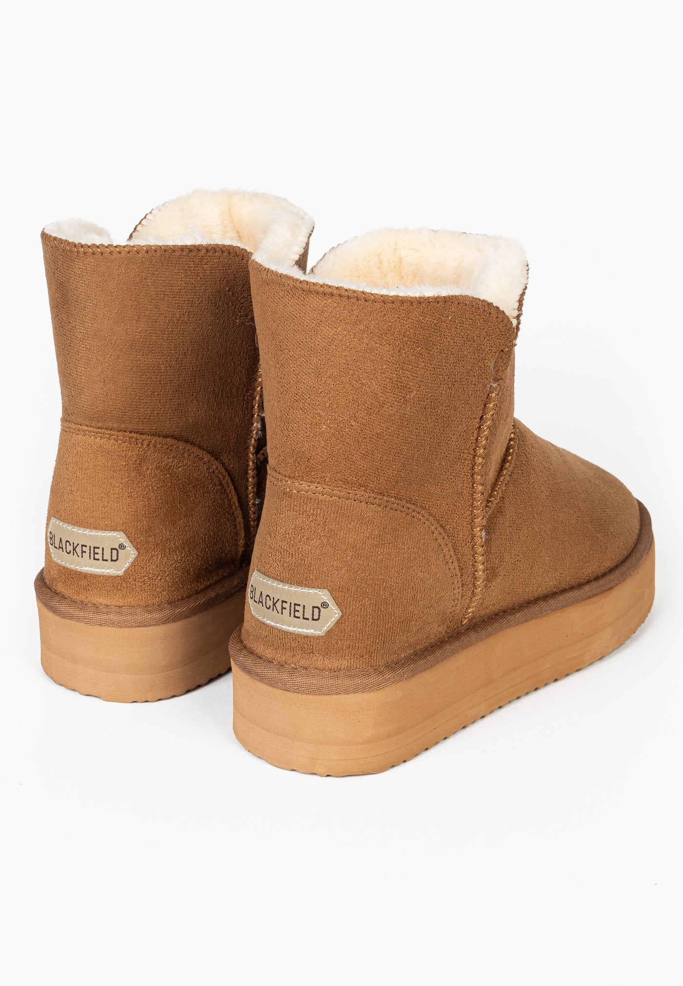 Paire de bottines fourrées Bellevue camel de dos, étiquettes Blackfield aux talons