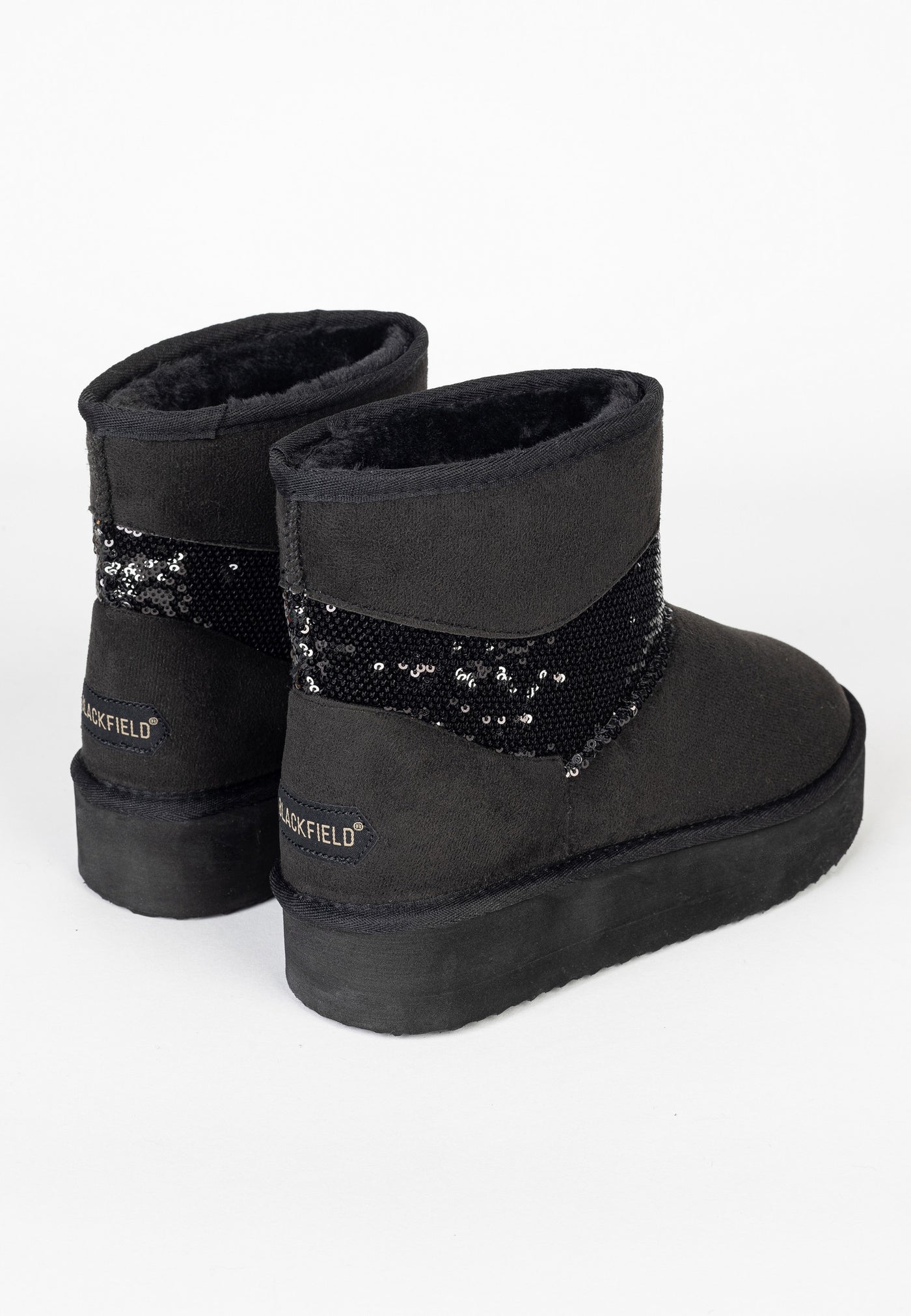 Paire de bottines fourrées Garthage noires vue de dos, étiquettes Blackfield dorées