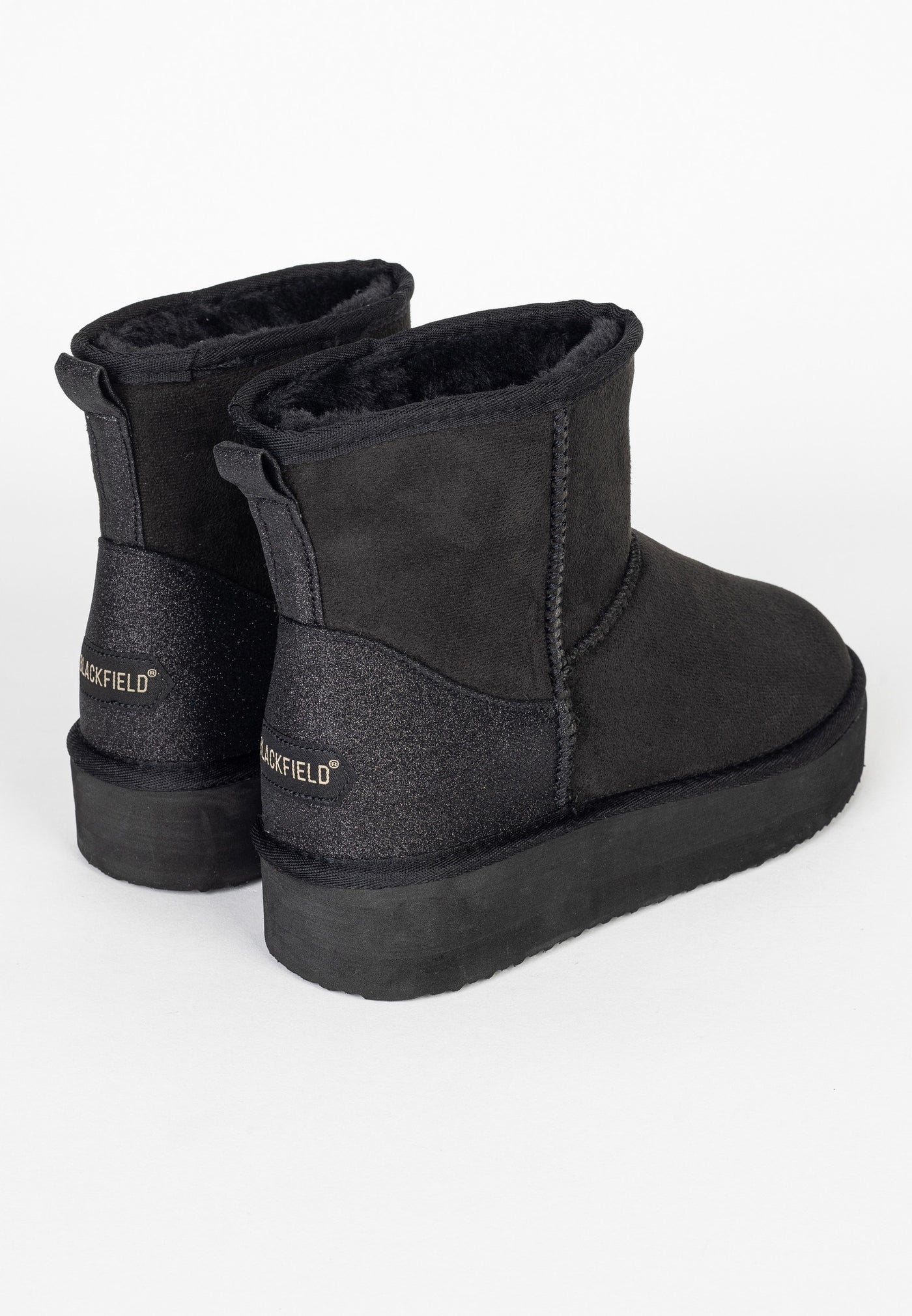 Paire de bottines fourrées Casablanca noires de dos en biais, signatures dorées