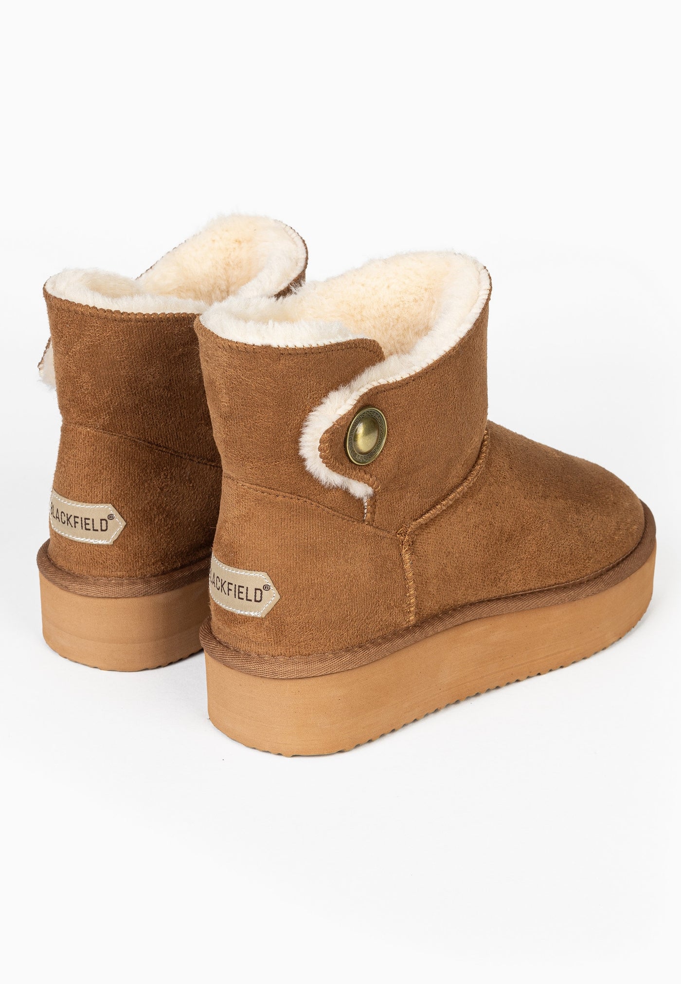 Paire de bottines fourrées Cayuga camel de dos, étiquettes Blackfield aux contreforts
