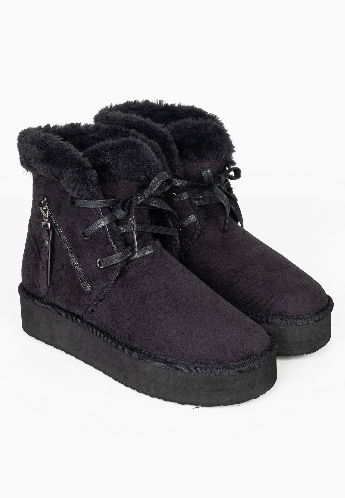 Paire de bottines fourrées Celia noires de trois-quarts face, cols retournés et lacets