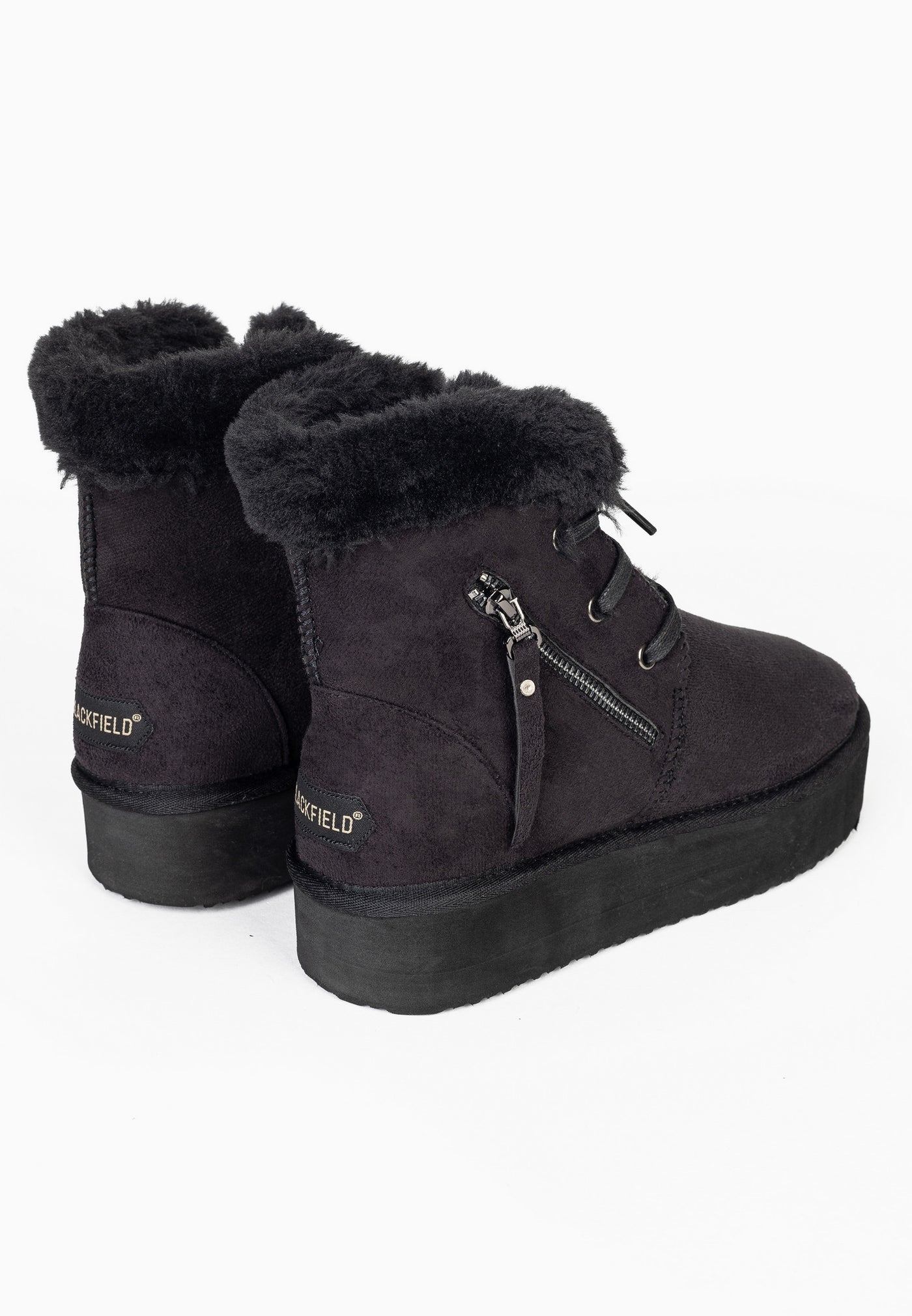Paire de bottines fourrées Celia noires de trois-quarts arrière, étiquettes dorées