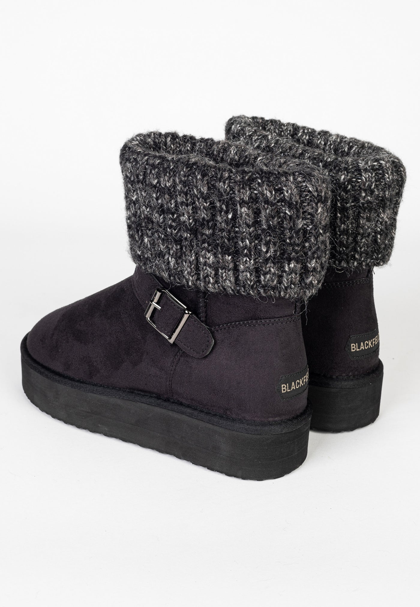 Paire de bottines fourrées Kylie noires de dos, contreforts et talons alignés