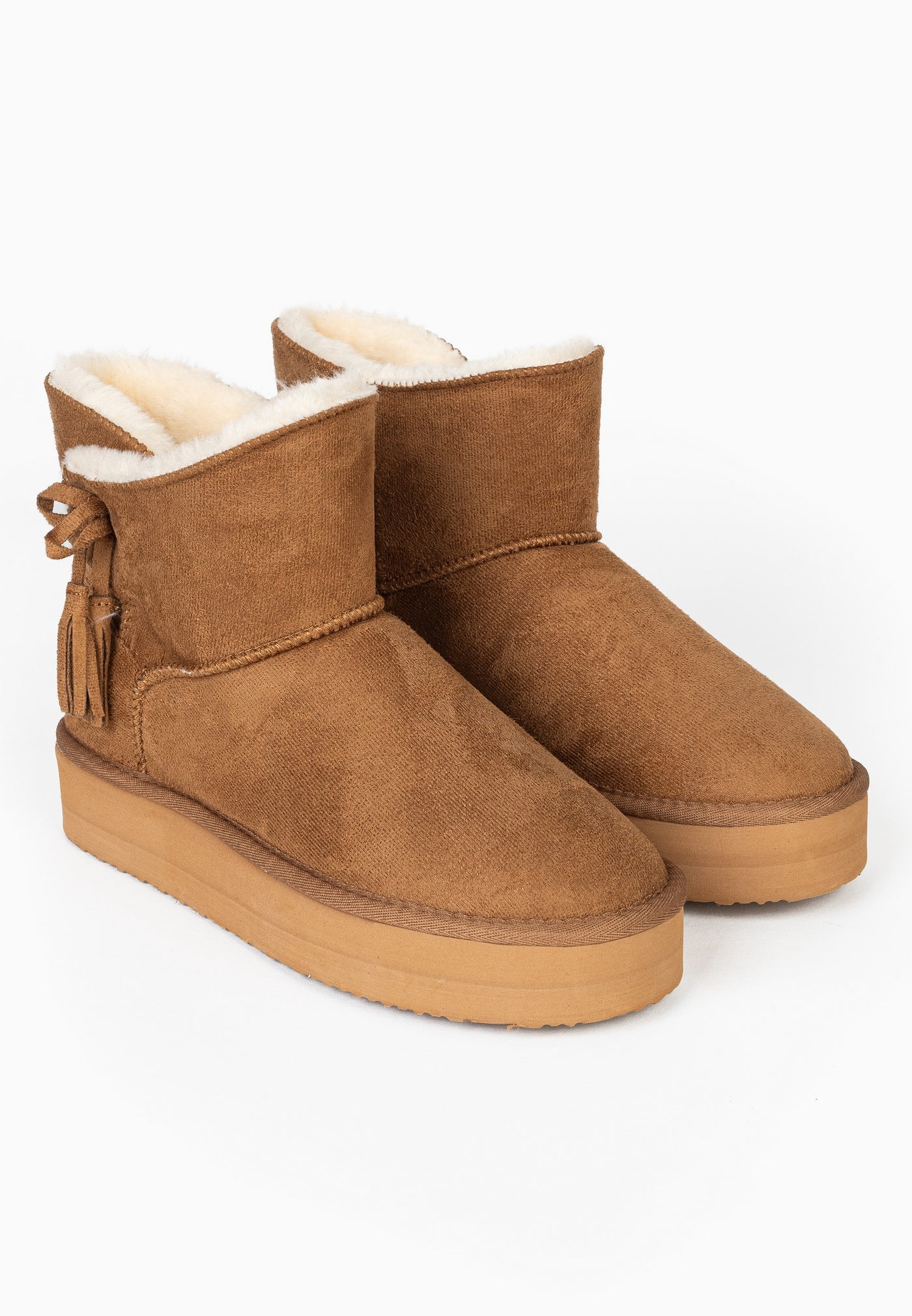 Bottines fourrées Curry camel vues de trois-quarts arrière, doublure crème au col