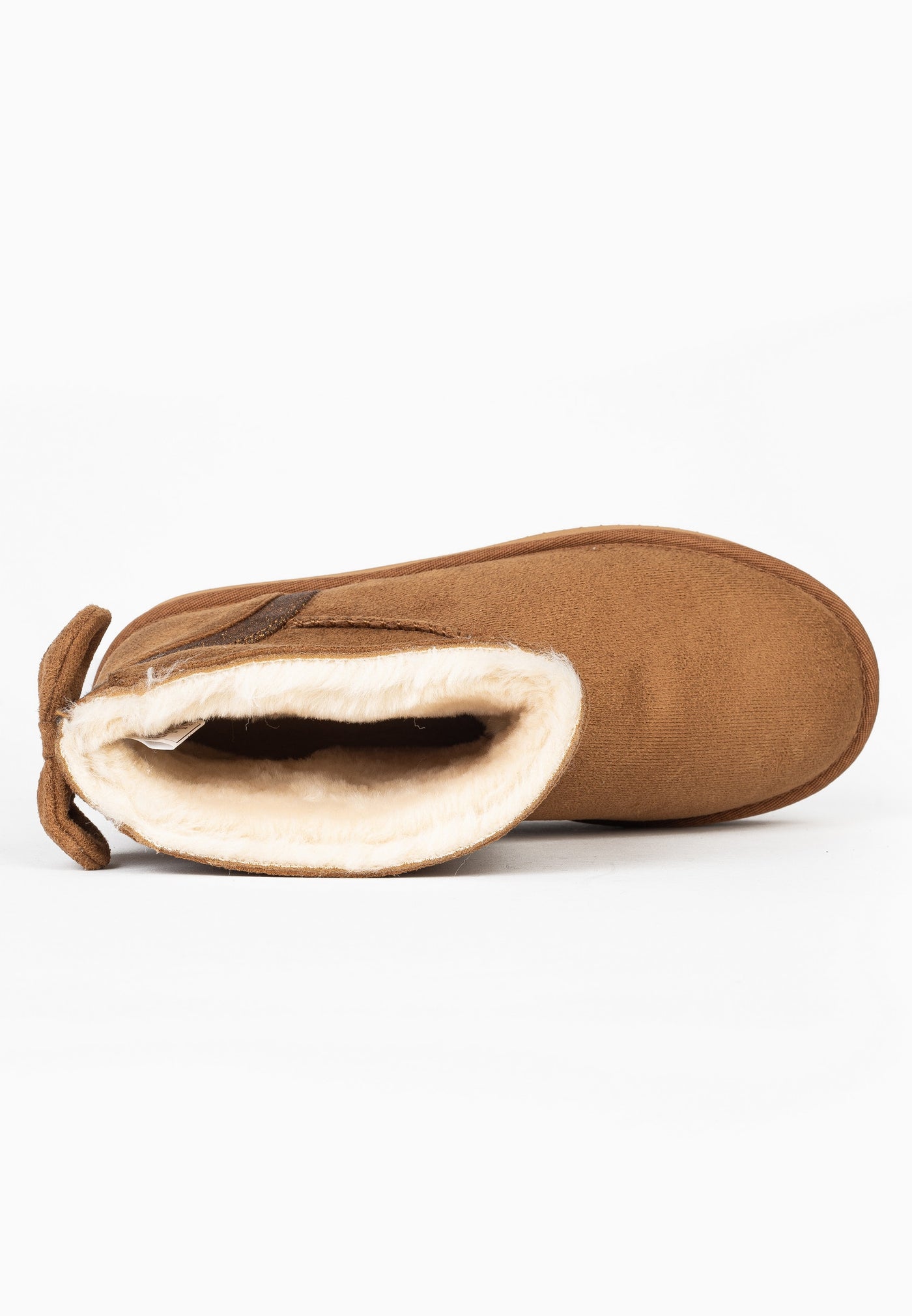 Bottine fourrée Champlain camel couchée, ouverture de près sur la doublure crème