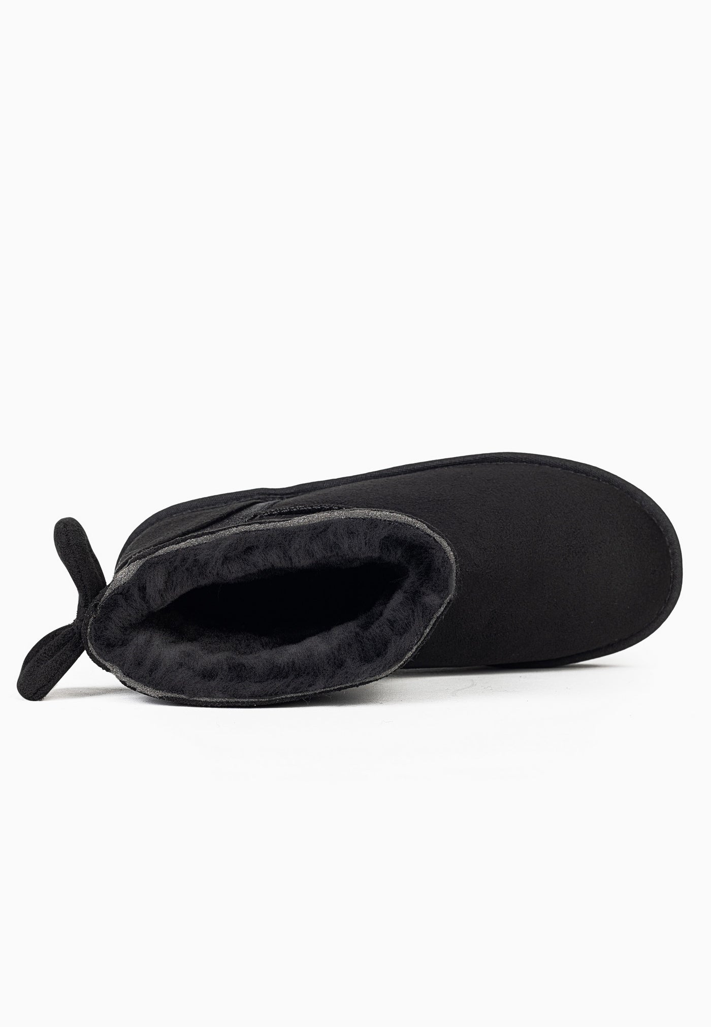 Bottine fourrée Champlain noire couchée, ouverture de près sur la doublure sombre