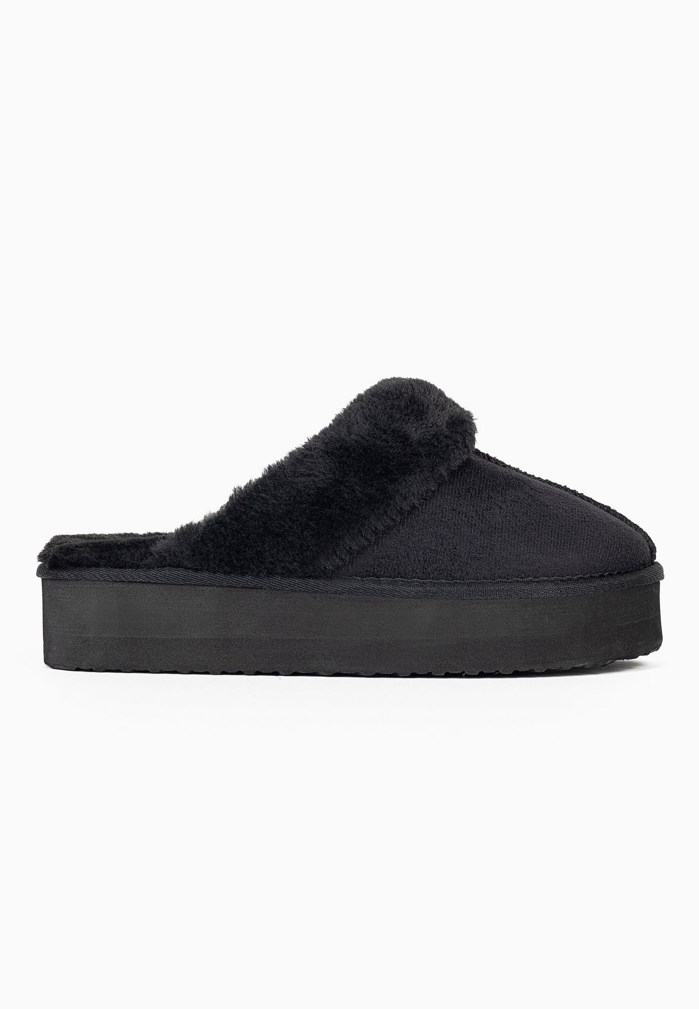 Profil du chausson fourré noir Sleepers Emilija, la plateforme court sous tout le pied