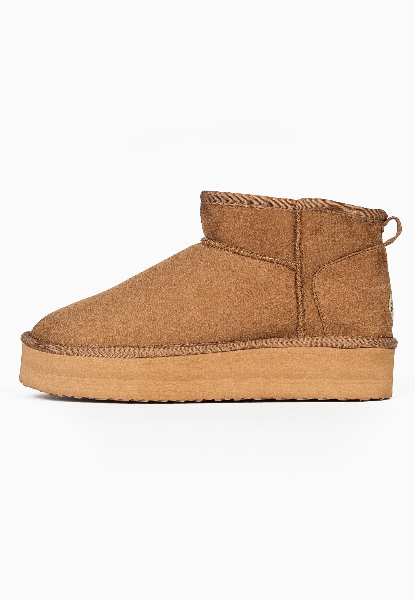 Bottine fourrée Milli camel de trois-quarts avant, couture verticale sur le quartier