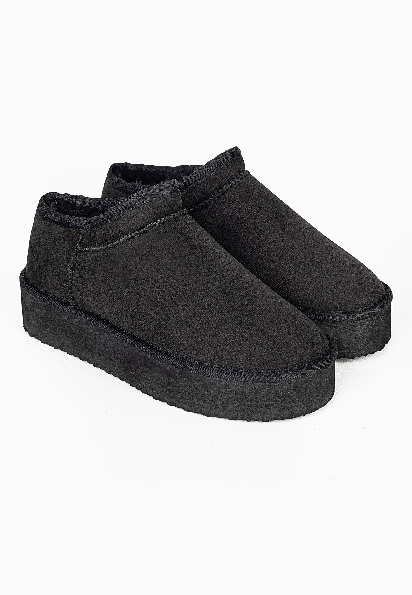 Paire de bottines fourrées Fiaza noires de trois-quarts arrière, plateforme épaisse