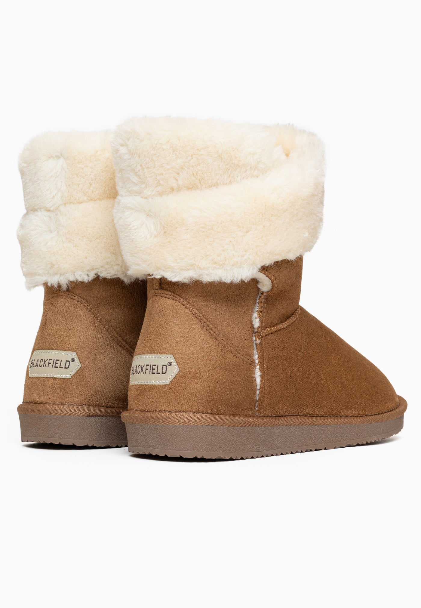 Paire de bottines fourrées Barbara camel vues de dos, étiquettes Blackfield sur les talons
