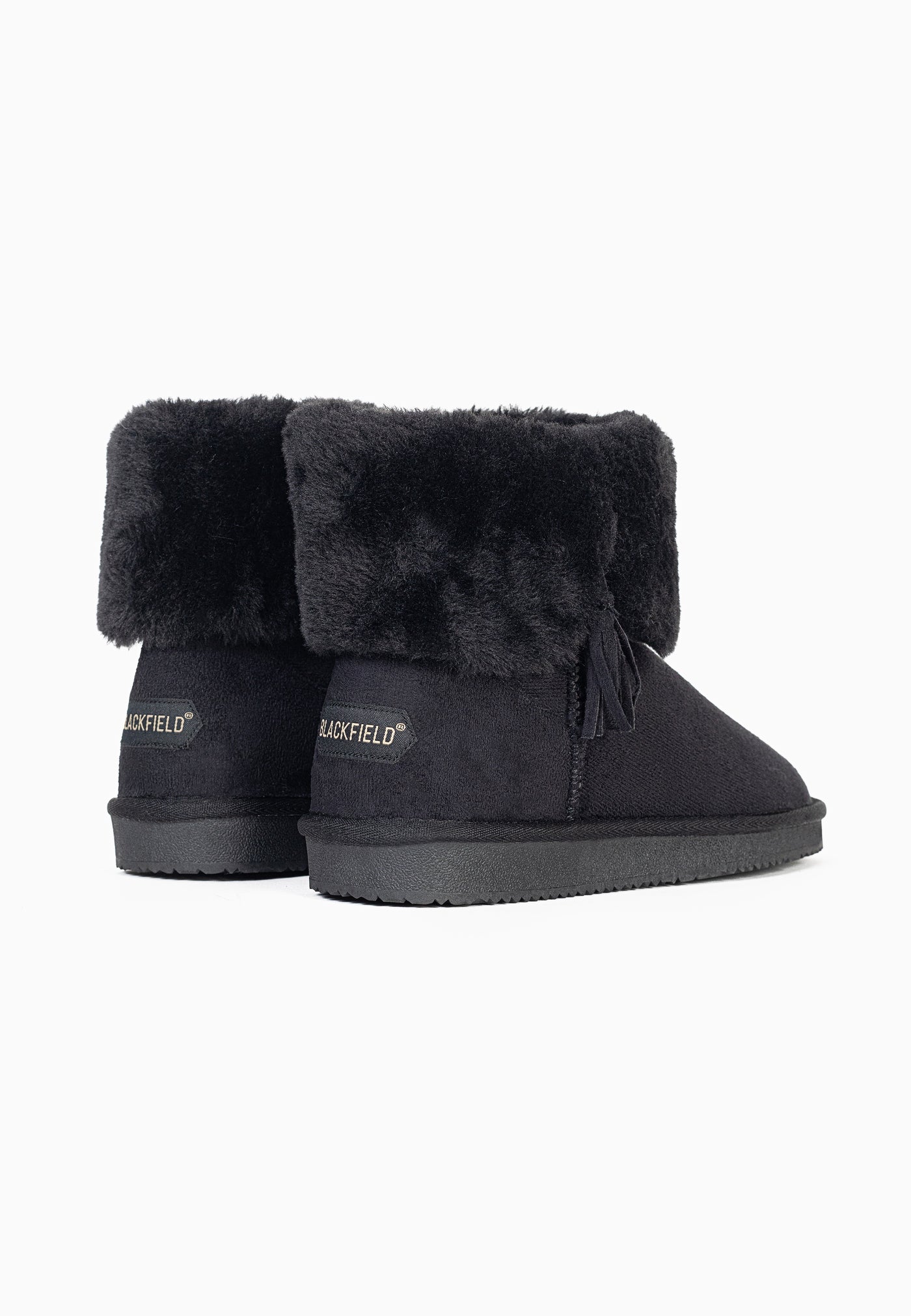 Paire de bottines fourrées Clary noires vues de dos, signature Blackfield dorée au talon
