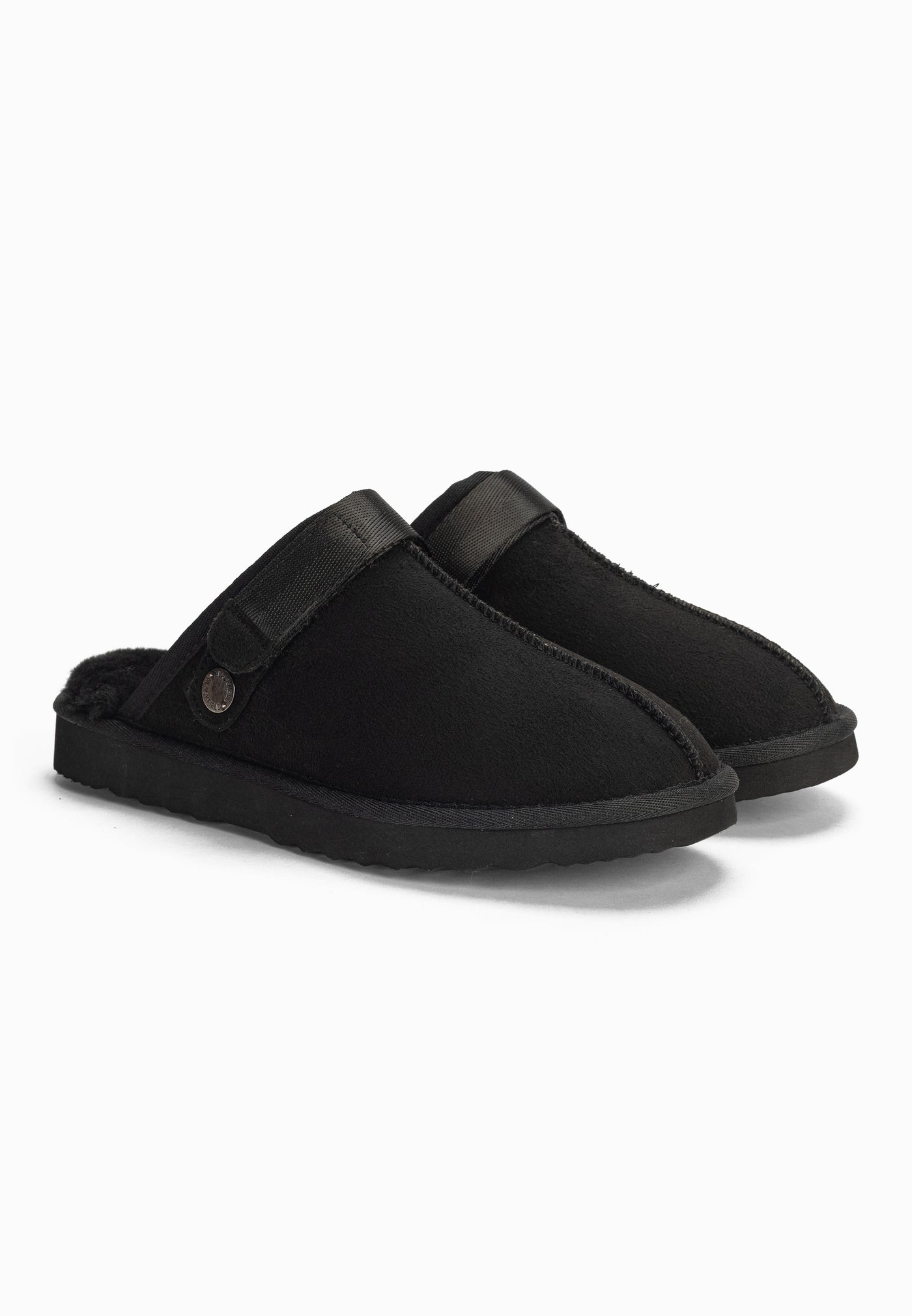 Chaussons fourrés Bao noirs vus de trois-quarts, pattes tissées et boutons pression