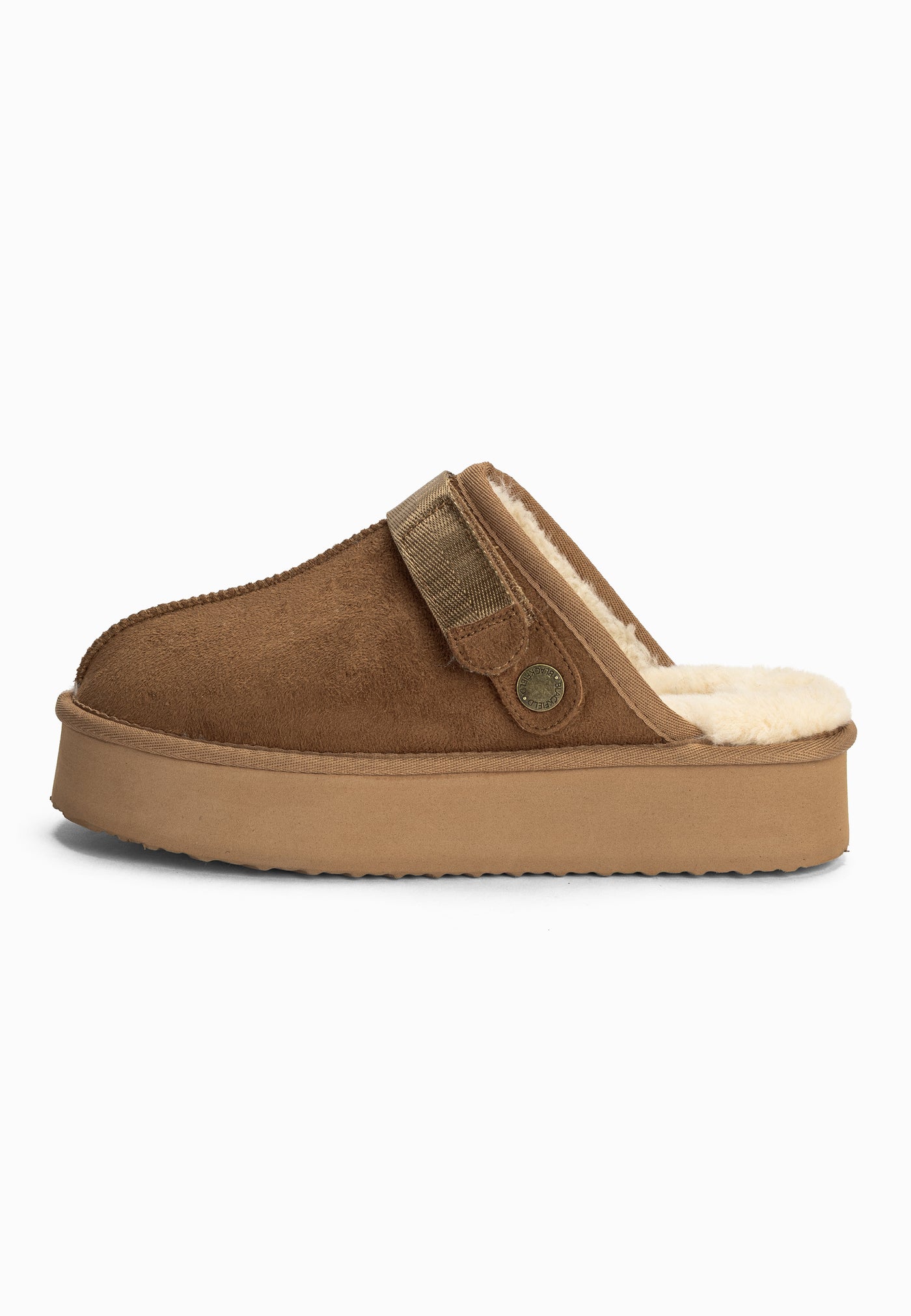 Sabot fourré Bilbao camel de profil, bouton pression bronze au bout de la bride