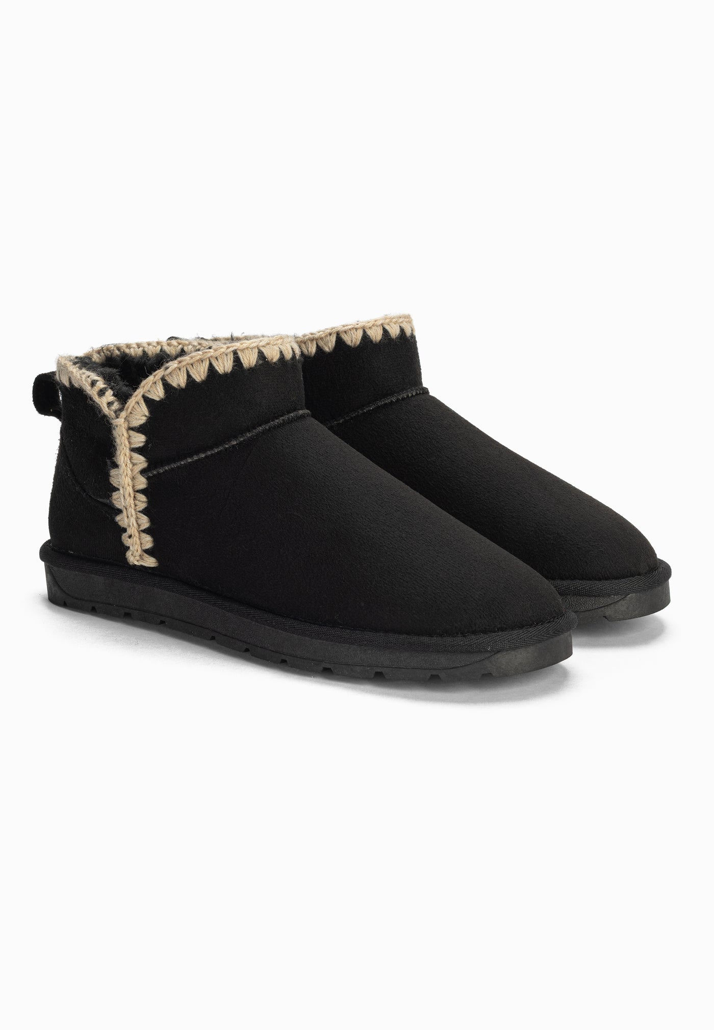 Paire de bottines fourrées Bakelite noires de trois-quarts, feston écru au bord