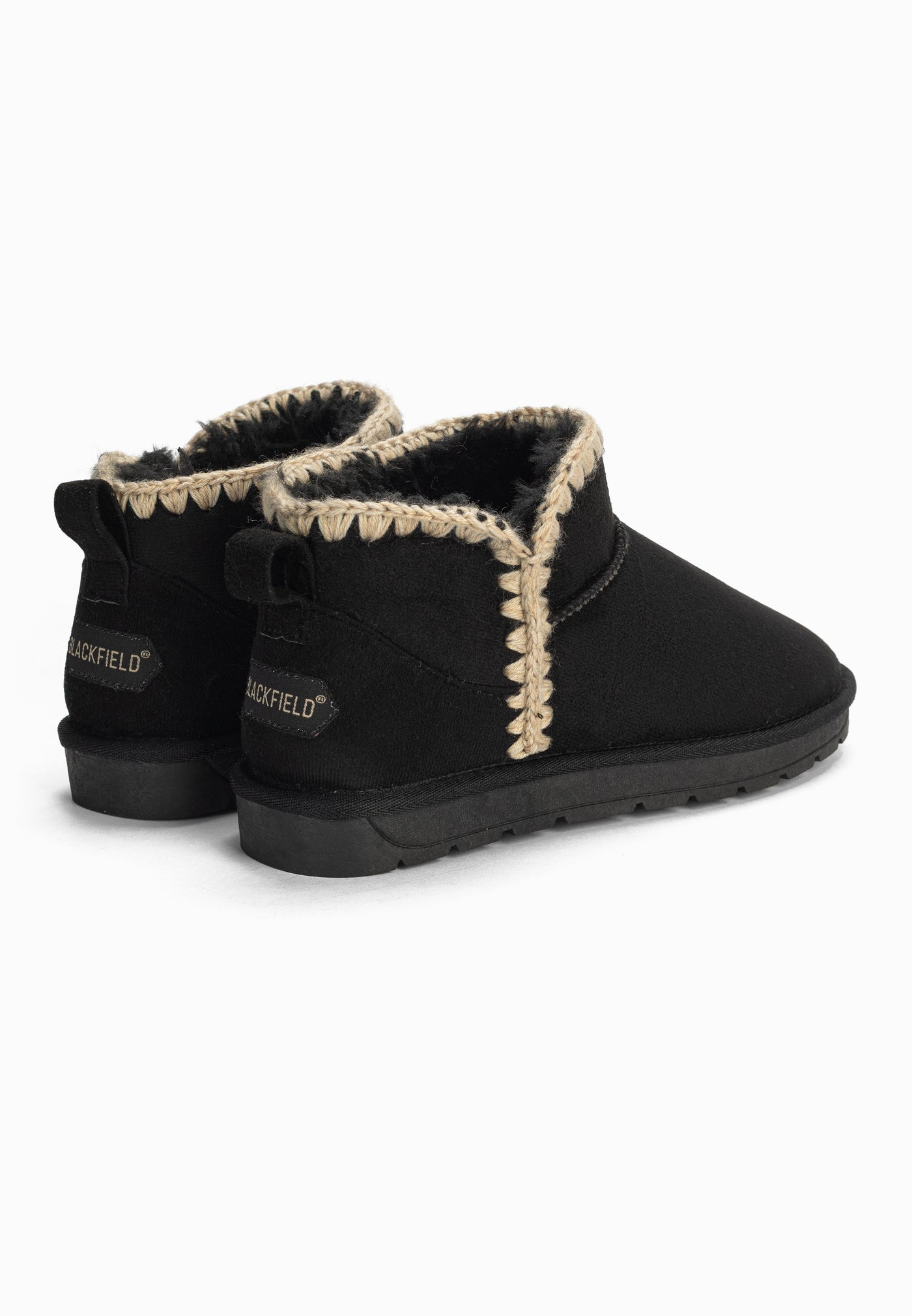 Paire de bottines fourrées Bakelite noires de dos, écussons Blackfield aux talons