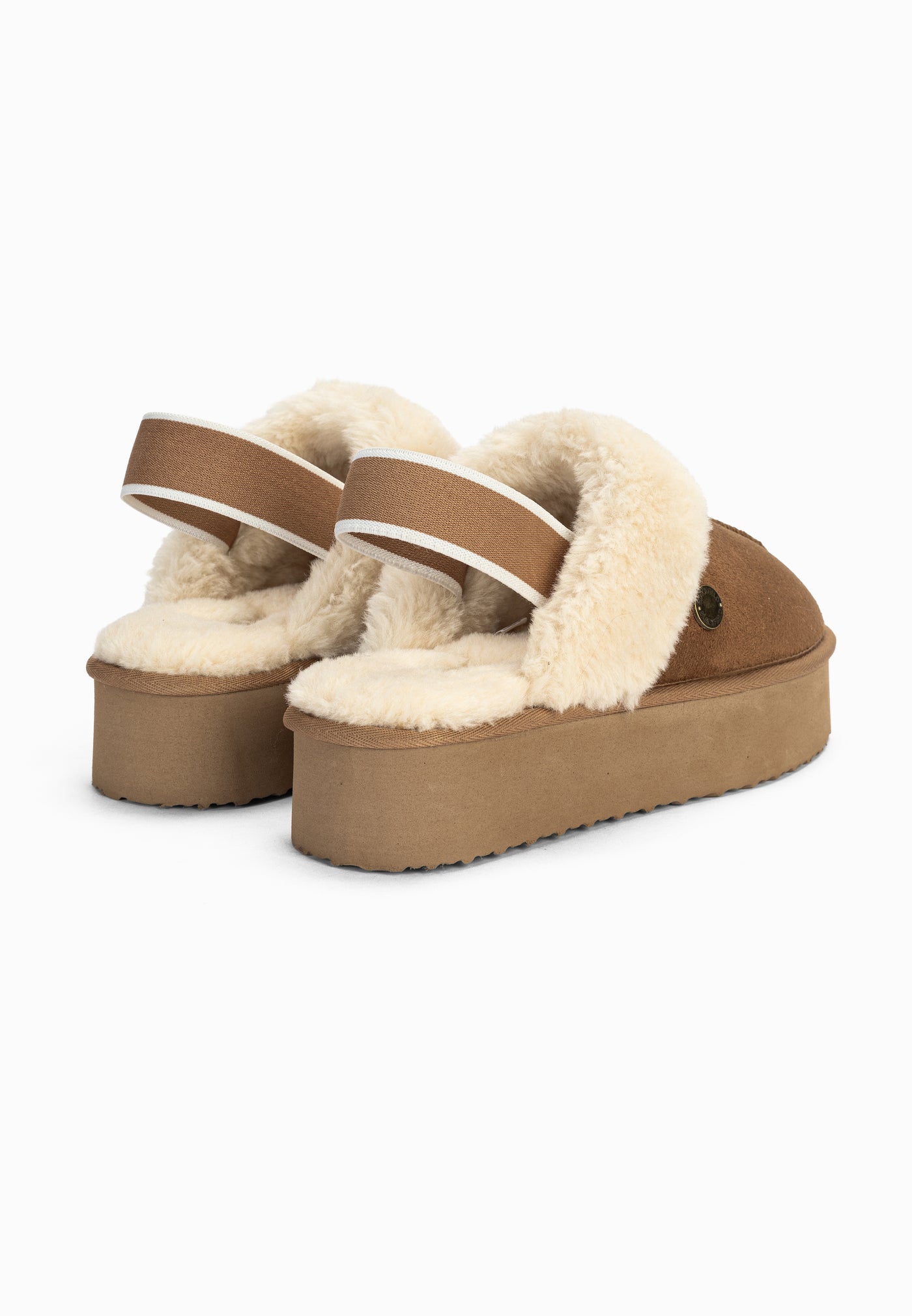 Paire de sabots fourrés Baya camel vue de dos, talons ouverts et brides bordées de blanc